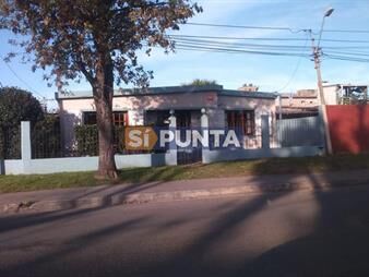 https://www.gallito.com.uy/venta-de-casa-en-san-carlos-inmuebles-27608115