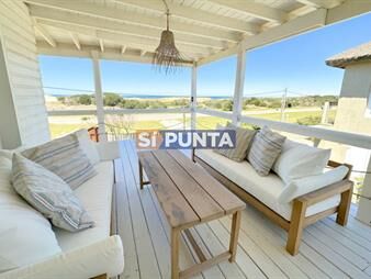 https://www.gallito.com.uy/casa-de-tres-dormitorios-en-primera-lã­nea-la-juanita-inmuebles-27608227