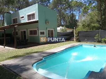 https://www.gallito.com.uy/punta-ballenas-solanas-casa-con-piscina-2-dormitorios-inmuebles-27608236