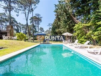 https://www.gallito.com.uy/espectacular-casa-de-seis-dormitorios-y-servicio-inmuebles-27608503
