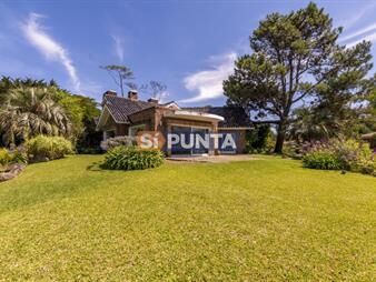 https://web5.gallito.com.uy/venta-casa-8-dormitorios-playa-mansa-punta-del-inmuebles-27608504