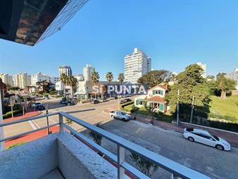 https://web5.gallito.com.uy/venta-apartamento-renovado-2-dormitorios-y-2-inmuebles-27608511
