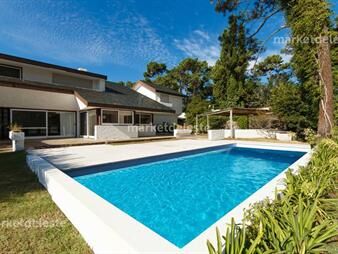 https://web5.gallito.com.uy/espectacular-en-playa-mansa-inmuebles-25545842