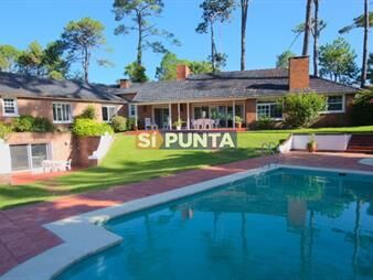 https://web5.gallito.com.uy/venta-amplia-casa-construcciã³n-tradicional-con-5-inmuebles-27608582