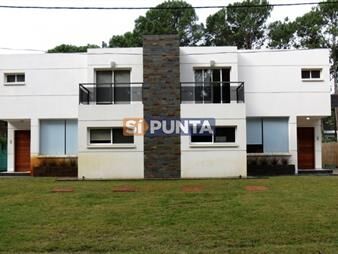 https://web5.gallito.com.uy/casa-de-4-dormitorios-en-alquiler-anual-y-temporal-solana-inmuebles-27608711