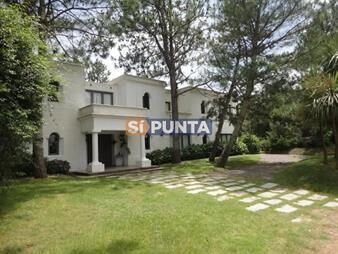 https://web5.gallito.com.uy/casa-de-cinco-dormitorios-en-suite-punta-del-inmuebles-27608785