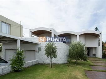 https://web5.gallito.com.uy/hermosa-casa-en-venta-en-zona-de-la-penã­nsula-inmuebles-27608897