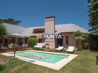 https://web5.gallito.com.uy/casa-en-venta-4-dormitorios-jardines-de-inmuebles-27608942