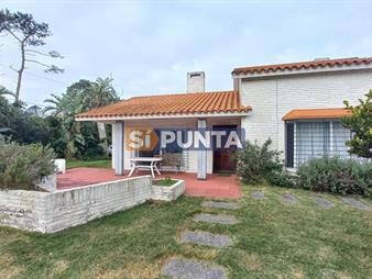 https://web5.gallito.com.uy/casa-de-4-dormitorios-en-venta-punta-del-este-inmuebles-27609088