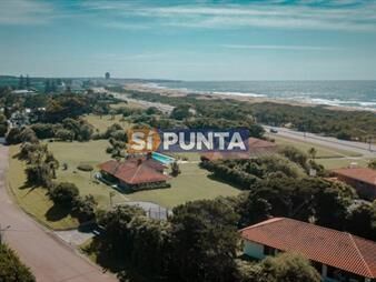 https://web5.gallito.com.uy/casa-a-la-venta-en-playa-brava-inmuebles-27609103