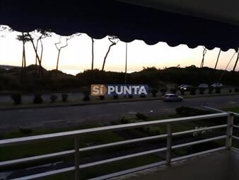 https://www.gallito.com.uy/punta-del-este-apartamento-al-frente-de-2-inmuebles-27609161