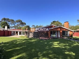 https://web5.gallito.com.uy/punta-del-este-casa-en-venta-de-3-dormitorios-en-inmuebles-27609452