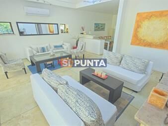 https://www.gallito.com.uy/casa-con-piscina-en-alquiler-playa-brava-inmuebles-27609577