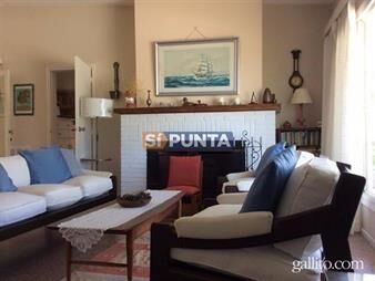 https://www.gallito.com.uy/chalet-en-alquiler-de-temporada-en-barrio-pinares-inmuebles-27609580