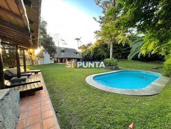 https://www.gallito.com.uy/amplia-casa-con-piscina-a-200-metros-del-mar-inmuebles-27609834