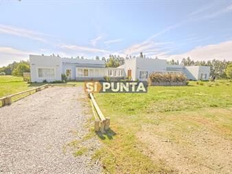 https://web5.gallito.com.uy/chacra-en-la-barra-con-6-dormitorios-en-venta-inmuebles-27610200