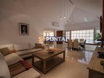 https://web5.gallito.com.uy/casa-en-cantegril-5-dormitorios-inmuebles-27610255
