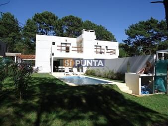 https://web5.gallito.com.uy/casa-de-4-dormitorios-en-alquiler-anual-y-temporal-solana-inmuebles-27610278