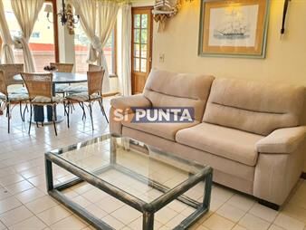https://web5.gallito.com.uy/apartamento-de-2-dormitorios-y-2-baños-a-1-de-y-inmuebles-27610503