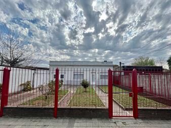 https://web5.gallito.com.uy/venta-casa-3-dormitorios-jardines-del-hipodromo-inmuebles-26852310
