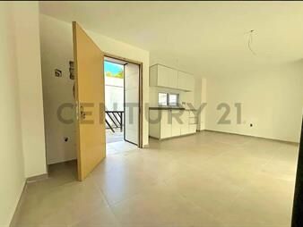 https://www.gallito.com.uy/venta-a-estrenar-duplex-2-dormitorios-patio-y-cochera-pa-inmuebles-27369364
