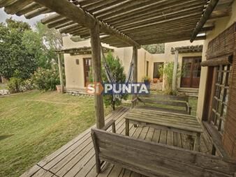 https://web5.gallito.com.uy/casa-de-4-dormitorios-en-venta-la-barra-inmuebles-27610515