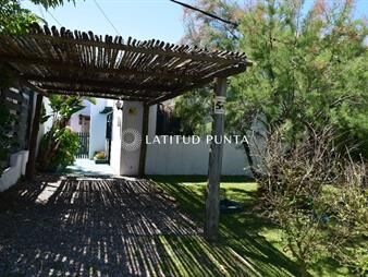 https://web5.gallito.com.uy/alquiler-casa-de-3-dormitorios-playera-a-metros-inmuebles-27625108