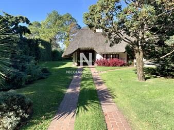 https://www.gallito.com.uy/vende-casa-de-3-dormitorios-en-pinares-excelente-inmuebles-25035110