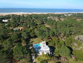 https://www.gallito.com.uy/venta-de-casa-en-arenas-de-jose-ignacio-inmuebles-27615367