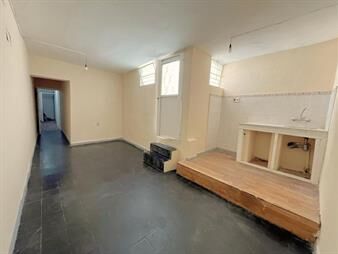 https://web5.gallito.com.uy/alquiler-apartamento-1-dormitorio-la-comercial-inmuebles-27625787
