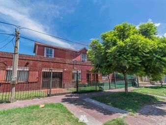 https://www.gallito.com.uy/venta-casa-2-pisos-3-dormitorios-en-larrañaga-inmuebles-27183767