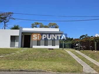 https://www.gallito.com.uy/casa-en-san-rafael-2-dormitorios-con-jardã­n-y-inmuebles-27608120