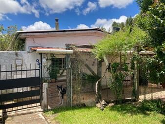 https://web5.gallito.com.uy/venta-de-2-casas-en-un-mismo-padron-en-casarino-inmuebles-26457732