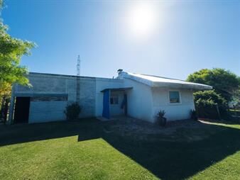 https://www.gallito.com.uy/propiedad-con-dos-viviendas-y-terreno-de-3000-m²-inmuebles-27581371