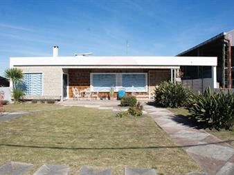 https://www.gallito.com.uy/venta-casa-4-dormitorios-en-san-jacinto-con-garaje-inmuebles-27596285