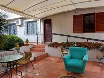 https://web5.gallito.com.uy/2-casas-en-venta-7-dormitorios-6-baã±os-patio-inmuebles-27261403
