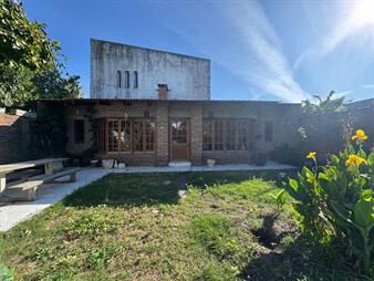 https://www.gallito.com.uy/venta-amplia-casa-acepta-permuta-inmuebles-27419939