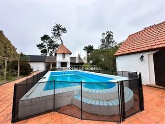 https://web5.gallito.com.uy/vende-casa-de-4-dormitorios-con-piscina-y-gran-en-inmuebles-26307521