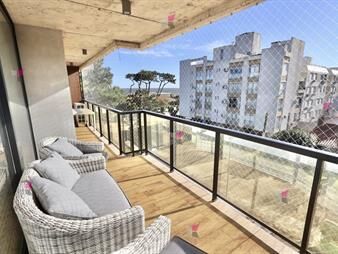 https://web5.gallito.com.uy/apartamento-en-venta-2-dormitorios-2-baños-1-en-inmuebles-27586061