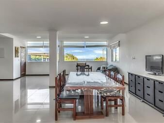 https://web5.gallito.com.uy/venta-casa-3-dormitorios-las-grutas-punta-ballena-inmuebles-27632193