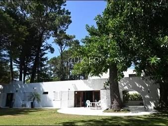 https://www.gallito.com.uy/alquiler-temporada-casa-4-dormitorios-en-lugano-punta-del-e-inmuebles-27639122