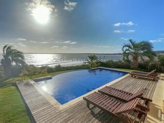 https://www.gallito.com.uy/espectacular-casa-en-punta-ballena-sobre-el-mar-inmuebles-26463697
