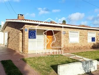 https://web5.gallito.com.uy/venta-casa-3-dormitorios-a-200-metros-del-mar-inmuebles-24614672