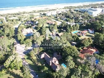 https://web5.gallito.com.uy/hermosa-mansiã³n-en-golf-de-6-dormitorios-punta-inmuebles-25033857