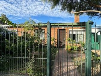 https://www.gallito.com.uy/venta-casa-3-dormitorios-2-baños-garaje-pando-inmuebles-27642034