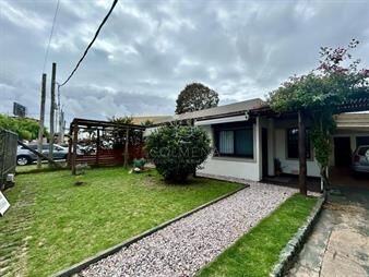 https://web5.gallito.com.uy/encantadora-casa-en-zona-cã©ntrica-a-metros-del-inmuebles-27149917