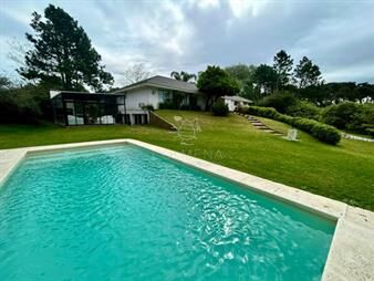 https://web5.gallito.com.uy/casa-en-golf-sobre-el-green-del-hoyo-7-de-la-de-inmuebles-26150879