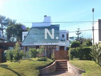 https://web5.gallito.com.uy/casa-en-venta-en-playa-brava-a-solo-100-mts-del-4-inmuebles-23759284