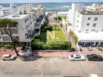 https://web5.gallito.com.uy/espectacular-propiedad-frente-al-mar-en-la-inmuebles-26929247