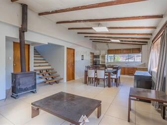 https://web5.gallito.com.uy/venta-casa-4-dormitorios-el-pinar-gran-terreno-inmuebles-27642525